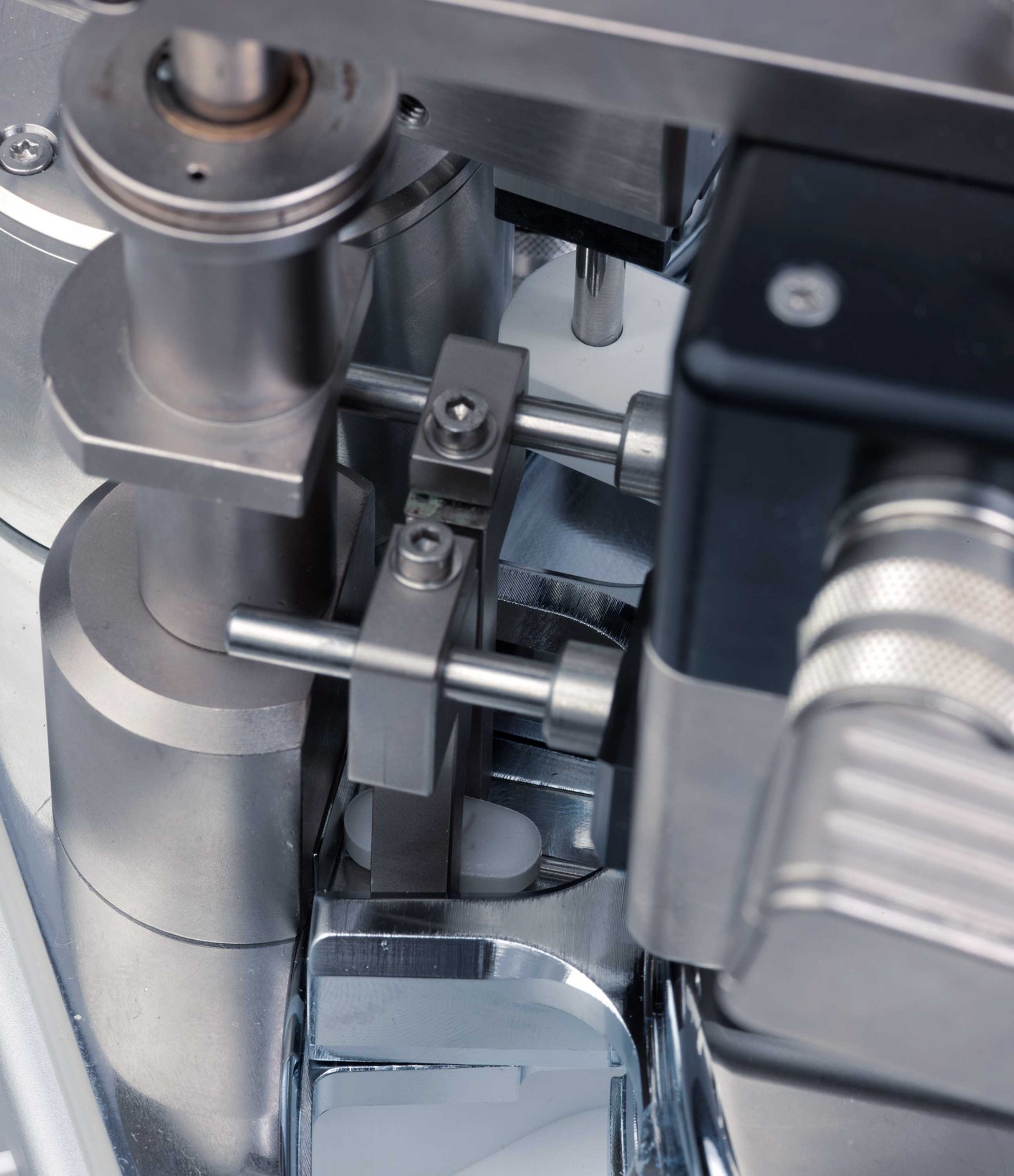 option-ipcline-ozb-oblong-centering-and-width-measurement-tablet-testing-kraemer-elektronik Centering and measuring unit for oblong tablets, Kraemer Elektronik GmbH